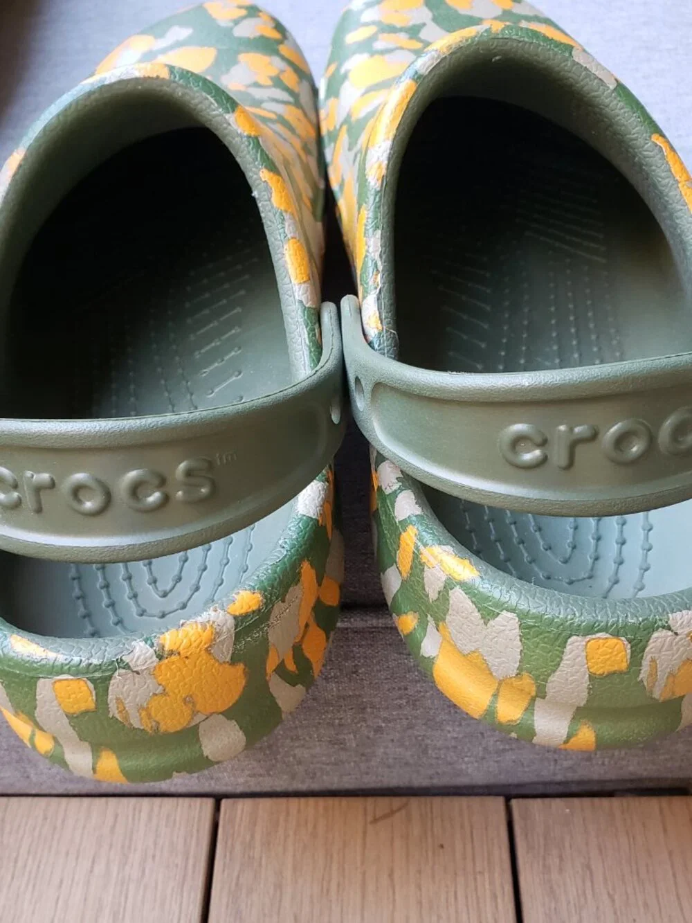 EUC CROCS Bistro Graphic Work Clog (11) army green / multi